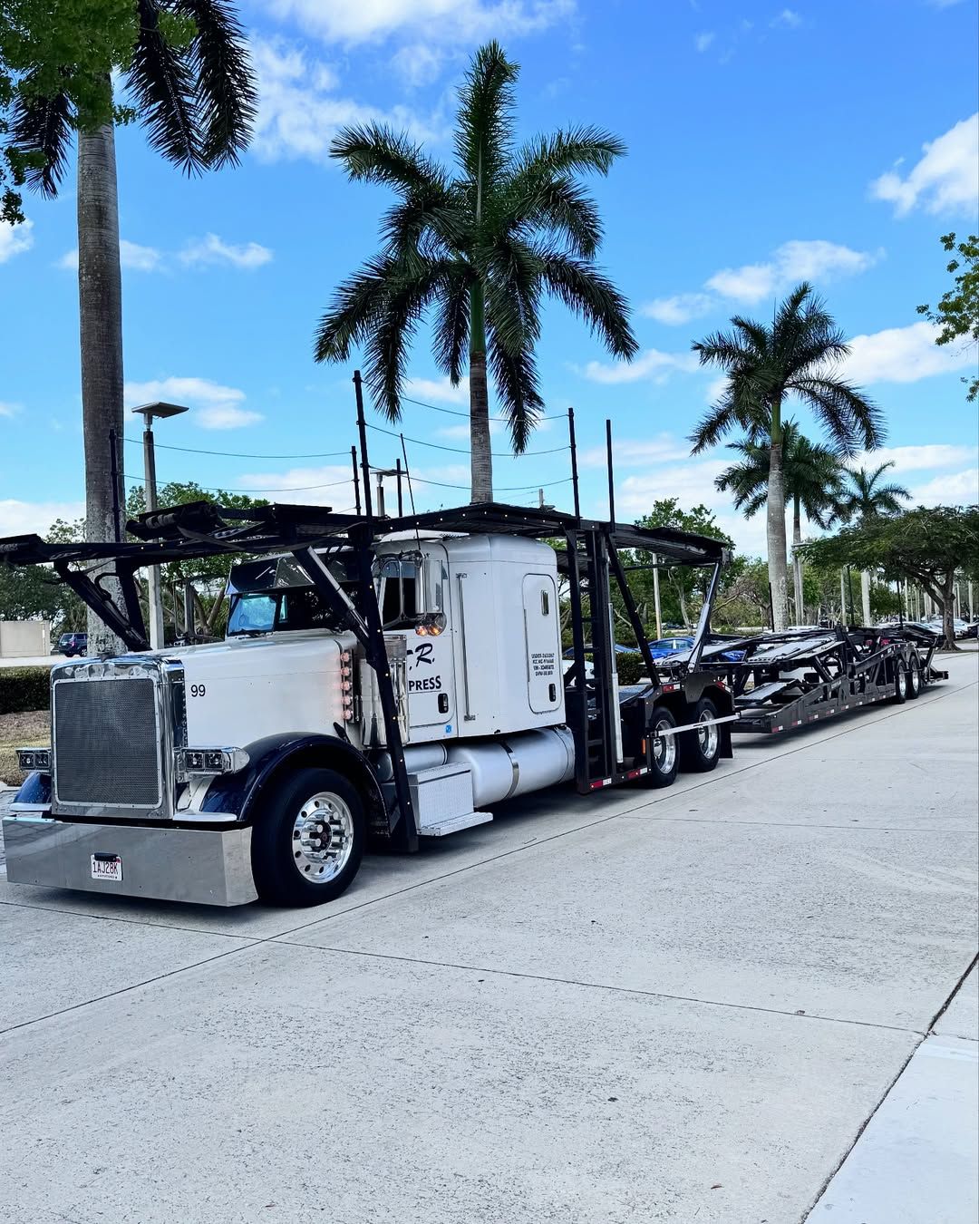 TR Express truck delivering to a Florida dealership