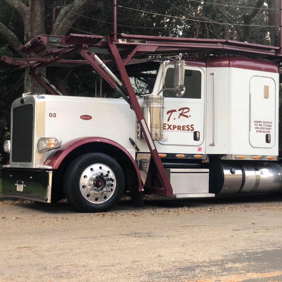 TR Express Peterbilt car hauler